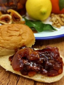 Confettura natalizia di frutta secca.