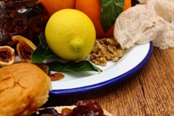 Confettura natalizia di frutta secca, per un regalo beneaugurale.